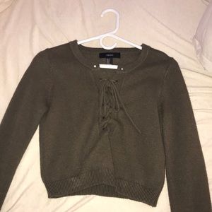 LACE UP CROPPED SWEATER